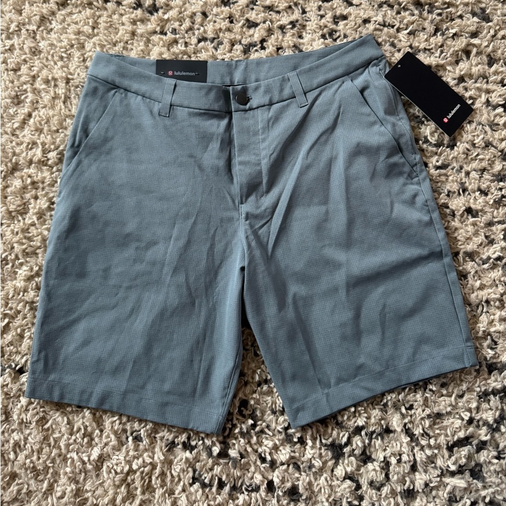 NWT Lululemon ABC short Classic Fit - size Large (33)